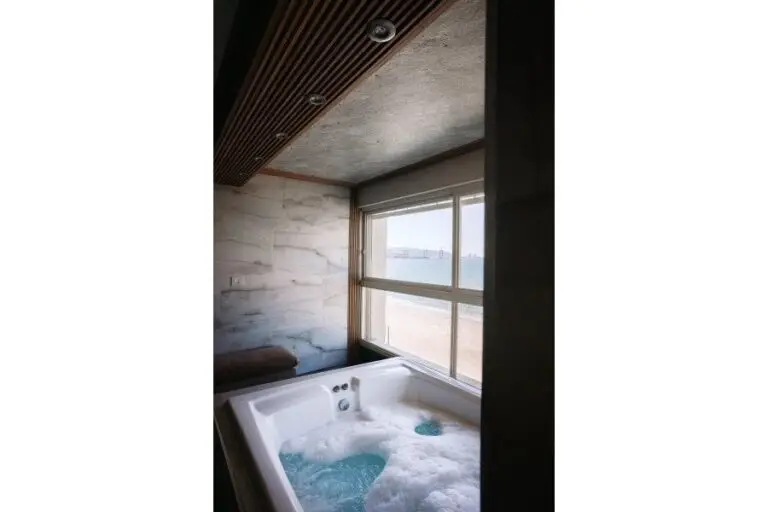 White Suite · תמונה 5