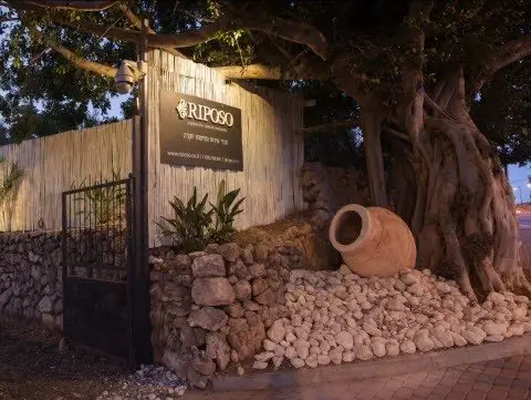 בקתה בגן - חדר לפי שעה בגדרה
